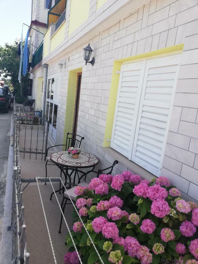 Apartment Karmen Trogir Exterior photo